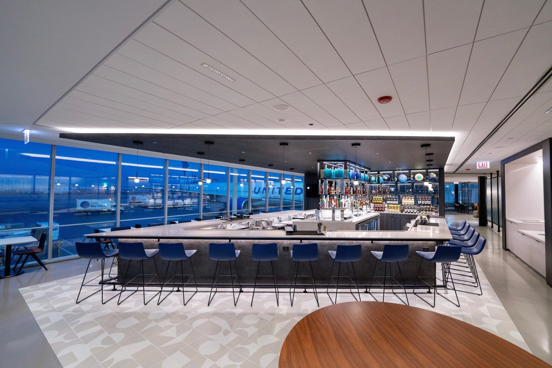 First Look: United Opens New Club Lounge at Chicago O’Hare